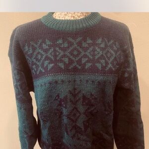 Izod Men's Teal and Navy Patterned Crewneck Sweater 90s